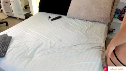 Snapshot of salome_heistt chatting on February 10, 3:32 pm sara online show from February 10, 3:32 pm