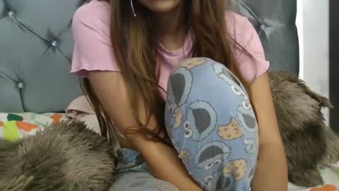 Snapshot of salome_parra21 chatting on May 21, 3:02 am salome_parra21 online show from May 21, 3:02 am