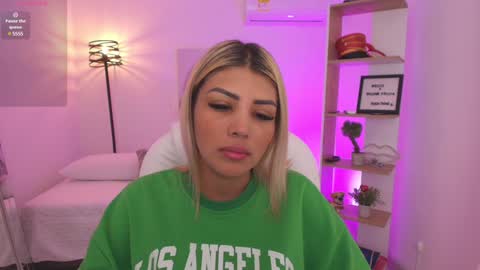 Snapshot of saloomee__ chatting on February 8, 11:01 am SALOME online show from February 8, 11:01 am