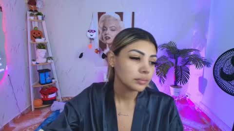 Snapshot of saloomee__ chatting on November 19, 10:59 am SALOME online show from November 19, 10:59 am