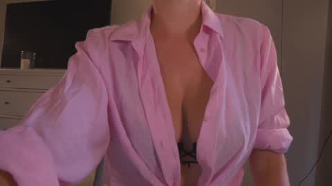 Snapshot of saltedhoney chatting on September 13, 3:56 pm IsaBella- online show from September 13, 3:56 pm