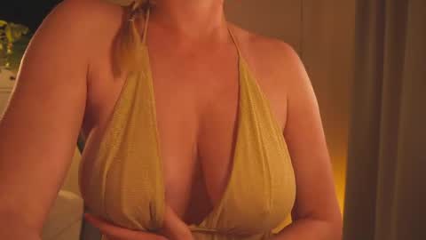 IsaBella-  online show from April 26, 6:27 pm