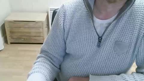 Snapshot of saltimbanquier chatting on May 18, 6:58 pm Saltimbanquier Salt ou Banquier online show from May 18, 6:58 pm