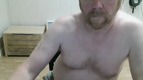 Snapshot of saltimbanquier chatting on May 28, 10:12 am Saltimbanquier Salt ou Banquier online show from May 28, 10:12 am