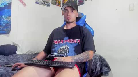 Snapshot of salvatore_dereck chatting on October 17, 1:20 am online show from October 17, 1:20 am