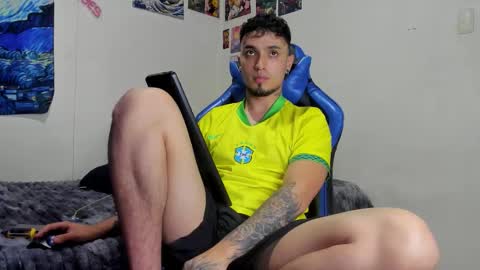 Snapshot of salvatore_dereck chatting on November 21, 1:48 am online show from November 21, 1:48 am