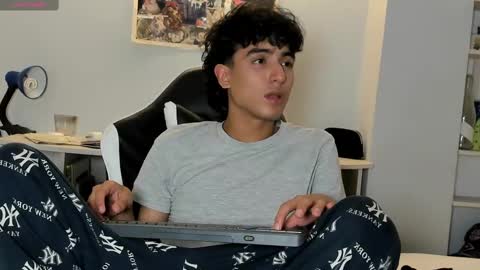 salvatore_montt online show from March 4, 5:11 am