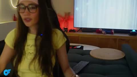 Stefana    or    Samchispas online show from July 20, 2:15 am