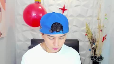 Snapshot of sam_daves_ chatting on December 18, 1:06 pm Sam online show from December 18, 1:06 pm