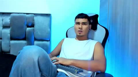 Snapshot of sam_knight_ chatting on December 17, 1:22 am SAM online show from December 17, 1:22 am