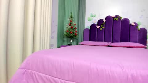 Snapshot of sam_naughty18 chatting on December 20, 5:29 pm sam_naughty18 online show from December 20, 5:29 pm