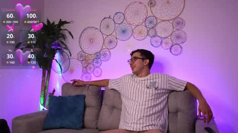 Snapshot of sam_y_sen chatting on December 6, 10:52 pm Sam Y Sen online show from December 6, 10:52 pm