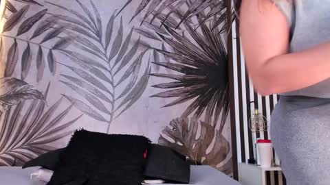 Snapshot of samaantha_white_ chatting on February 22, 11:57 am Samaantha online show from February 22, 11:57 am