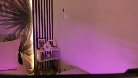 Snapshot of samaantha_white_ chatting on May 13, 11:18 am Samaantha online show from May 13, 11:18 am