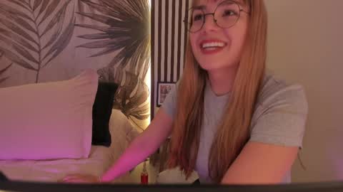 Snapshot of samaantha_white_ chatting on May 25, 11:16 am Samaantha online show from May 25, 11:16 am