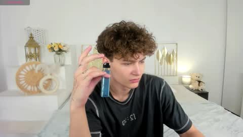 Snapshot of samanie_ chatting on October 8, 2:04 pm Sam online show from October 8, 2:04 pm