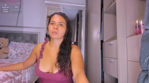 Snapshot of samanta_65 chatting on January 10, 2:35 am carolina online show from January 10, 2:35 am