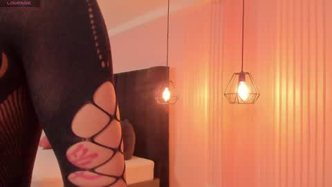 Snapshot of samanta_quinn chatting on June 21, 5:32 am samantha online show from June 21, 5:32 am