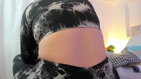 Snapshot of samanta_roberts1 chatting on October 23, 11:42 am Samanta online show from October 23, 11:42 am