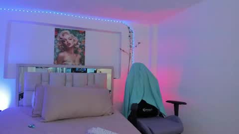 Snapshot of samanta_roberts1 chatting on November 19, 10:26 am Samanta online show from November 19, 10:26 am