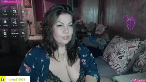 Snapshot of samanta_shy chatting on October 22, 3:01 pm Marry online show from October 22, 3:01 pm