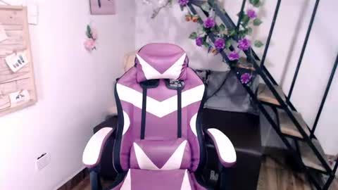 Snapshot of samantha2girl chatting on June 30, 10:22 pm samantha online show from June 30, 10:22 pm