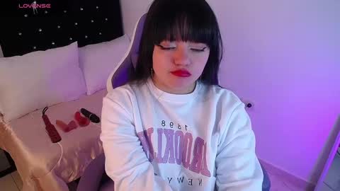 Snapshot of samantha__g chatting on March 4, 5:11 am Sam online show from March 4, 5:11 am