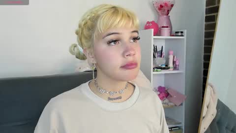 Snapshot of samantha_browwnn chatting on October 21, 3:40 am samantha_browwnn online show from October 21, 3:40 am