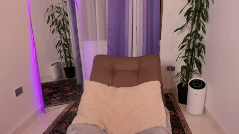 Snapshot of samantha_ferrec chatting on May 17, 11:23 pm Samantha Ferrec online show from May 17, 11:23 pm