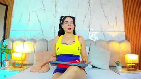 Snapshot of samantha_fiire chatting on July 7, 12:31 pm samantha_fiire online show from July 7, 12:31 pm