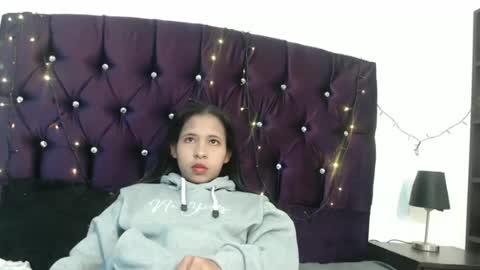 Snapshot of samantha_fox_squirt chatting on December 20, 2:52 am lizzy online show from December 20, 2:52 am