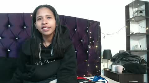 Snapshot of samantha_fox_squirt chatting on December 25, 8:18 am lizzy online show from December 25, 8:18 am