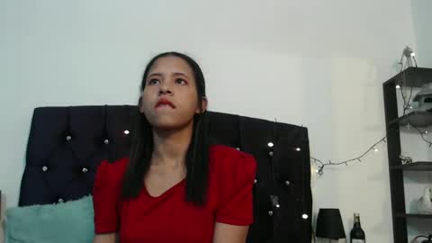 Snapshot of samantha_fox_squirt chatting on December 28, 2:11 am lizzy online show from December 28, 2:11 am