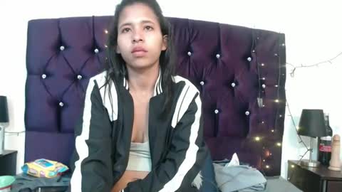 Snapshot of samantha_fox_squirt chatting on December 29, 11:40 am lizzy online show from December 29, 11:40 am