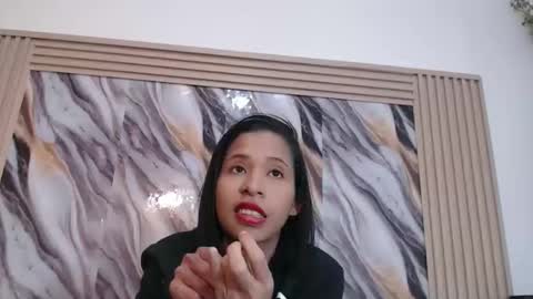 Snapshot of samantha_fox_squirt chatting on December 3, 1:24 am lizzy online show from December 3, 1:24 am