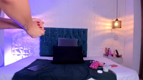 samantha_foxyy online show from March 4, 10:54 am