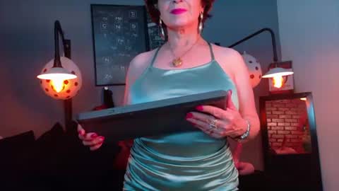 Snapshot of samantha_mature56 chatting on July 3, 2:07 am Sam online show from July 3, 2:07 am