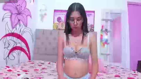 Snapshot of samantha_pucket chatting on September 23, 2:42 pm Sam online show from September 23, 2:42 pm