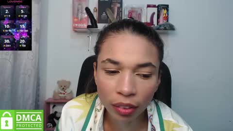 Snapshot of samanthaa_queen chatting on March 3, 1:53 pm sam online show from March 3, 1:53 pm