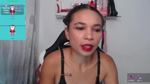 Snapshot of samanthaa_queen chatting on December 15, 11:47 am sam online show from December 15, 11:47 am