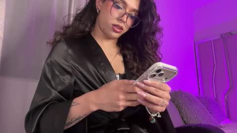 Snapshot of samanthabernardo_ chatting on April 7, 4:02 am Samantha Bernardo online show from April 7, 4:02 am