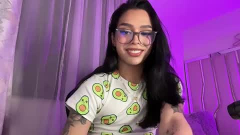 Snapshot of samanthabernardo_ chatting on April 20, 4:26 am Samantha Bernardo online show from April 20, 4:26 am