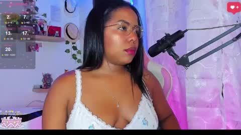 Snapshot of samanthabloom570089 chatting on March 7, 1:42 am Samantha Bloom online show from March 7, 1:42 am