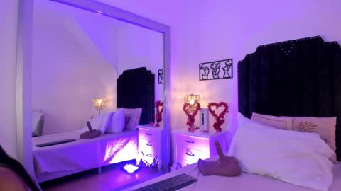 Snapshot of samanthaferrer_ chatting on February 14, 8:26 pm Samantha online show from February 14, 8:26 pm