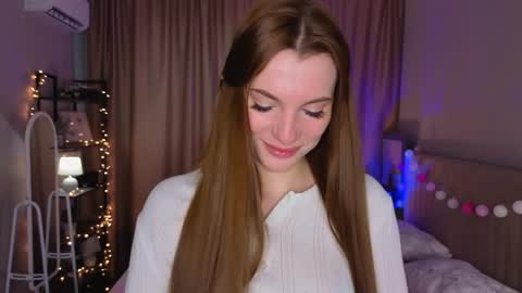 Snapshot of samanthaginnings chatting on May 29, 5:16 am Lola online show from May 29, 5:16 am