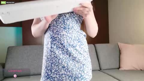 Snapshot of samanthaloves469902 chatting on December 1, 12:04 am Samanthaxoxo online show from December 1, 12:04 am