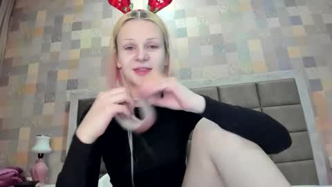 Snapshot of samanthamiasnik1 chatting on December 11, 4:42 pm Samantha online show from December 11, 4:42 pm