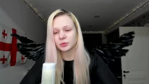 Snapshot of samanthamiasnik1 chatting on January 13, 2:32 pm Samantha online show from January 13, 2:32 pm