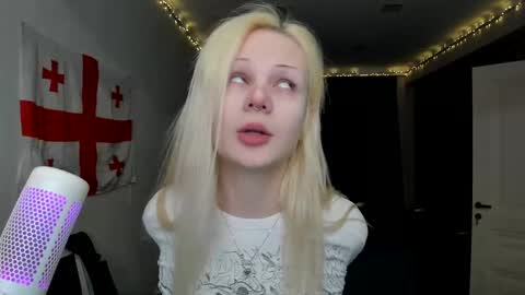 Snapshot of samanthamiasnik1 chatting on March 1, 3:05 pm Samantha online show from March 1, 3:05 pm