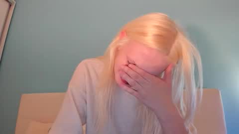 Snapshot of samanthamiasnik1 chatting on December 16, 9:31 pm Samantha online show from December 16, 9:31 pm